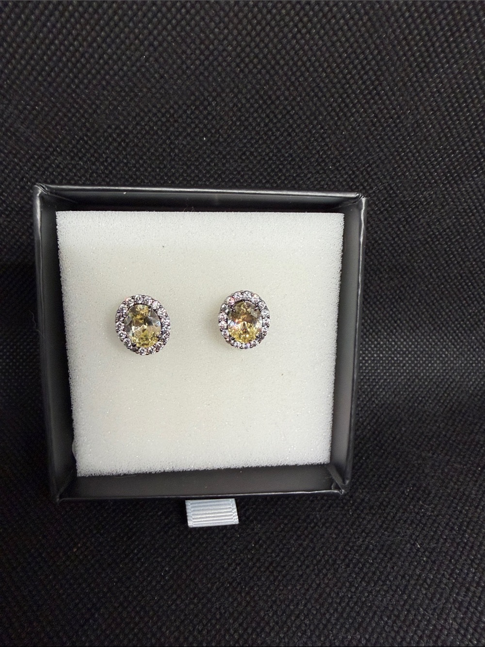 2424 Lemon on Hematite